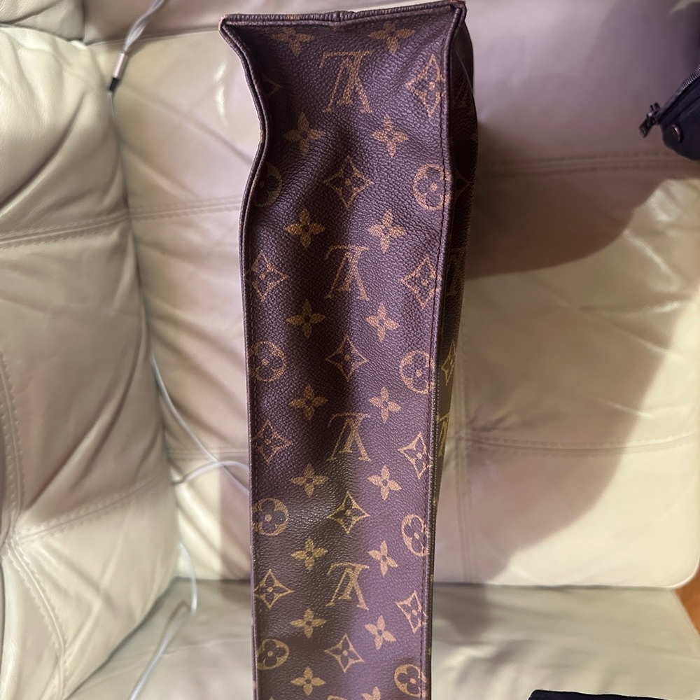 Huge Price Drop ⬇️ Louis Vuitton Monogram Sac Plat - Picture 9 of 16